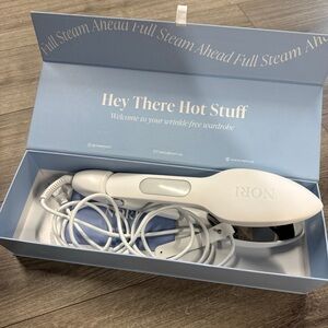 Nori handled steam iron